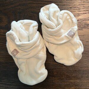 Goumi Stay-on Booties - Pink Dot